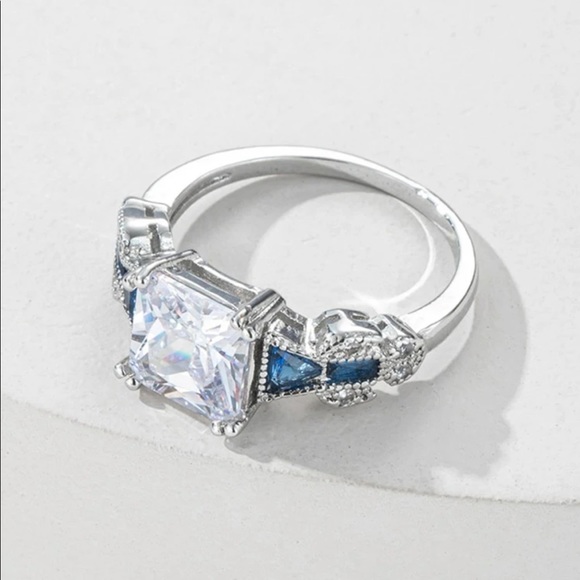 925 Sterling Silver Cubic Zirconia Ring - Picture 2 of 8